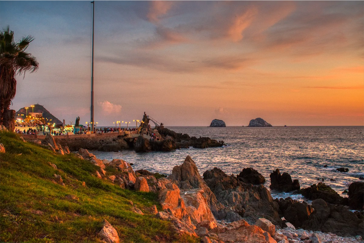 Atardecer frente al mar en Olas Altas, Mazatlán